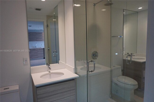 Building Photo - 121 NE 34th St