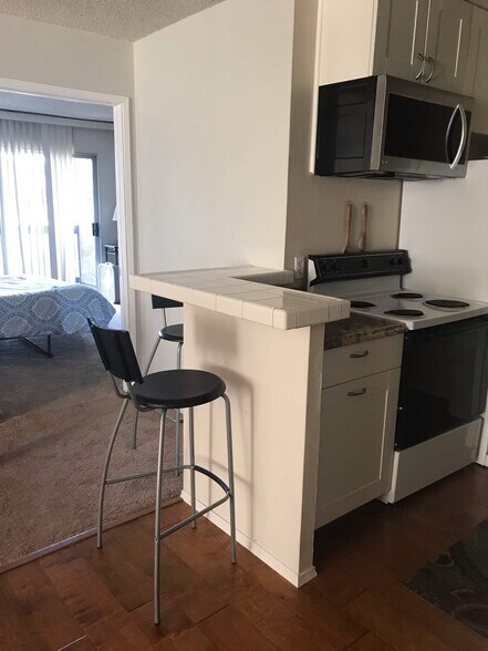 Building Photo - 6202 Friars Rd