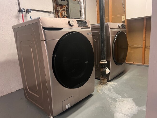 Building Photo - 3 bedroom 1.5 bath home located in the heart of Davenport! FOR RENT!