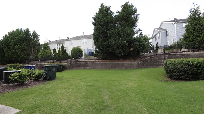 Building Photo - End Unit Townhome in Highland Creek Community!