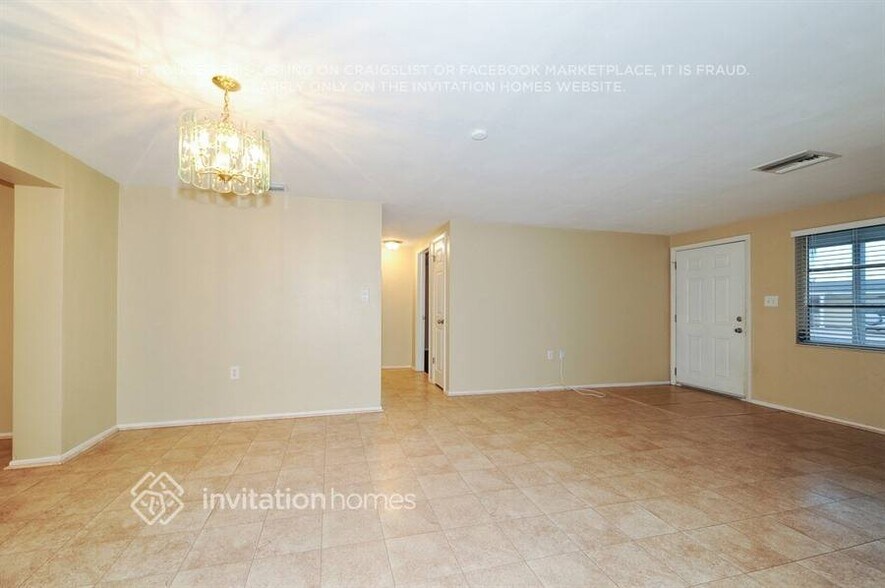 Building Photo - 3041 Holiday Lake Dr