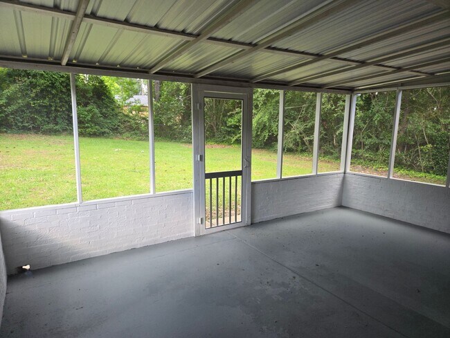 Building Photo - FOR RENT in Central Columbus! Available Now!