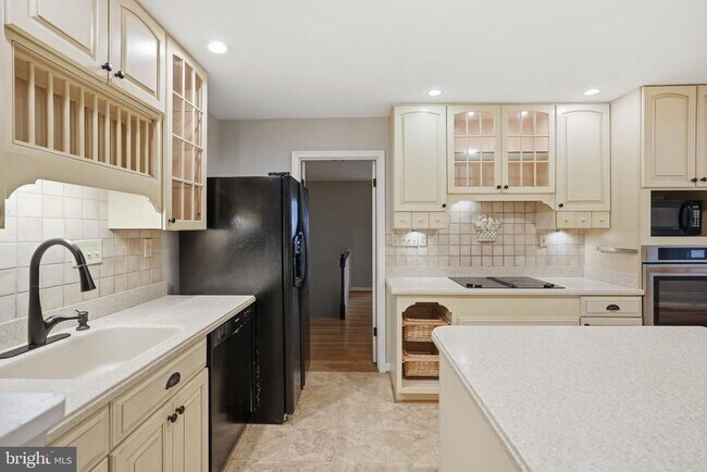 Building Photo - 809 Woodley Dr