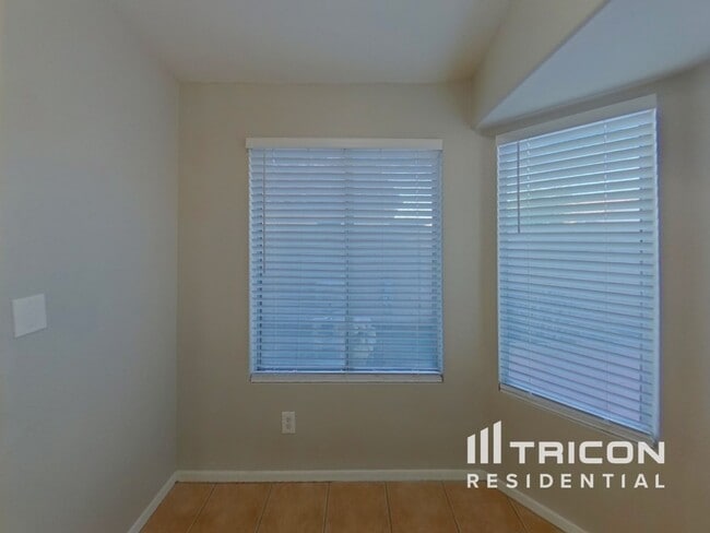 Building Photo - 12209 W Edgemont Ave