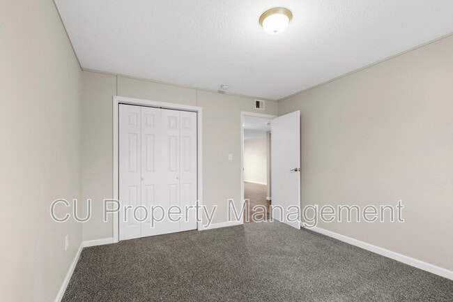 Building Photo - 1605 N Willow Rd