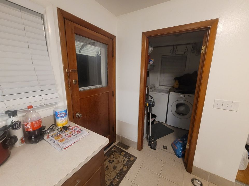 Laundry - 2704 SW 123rd Ave