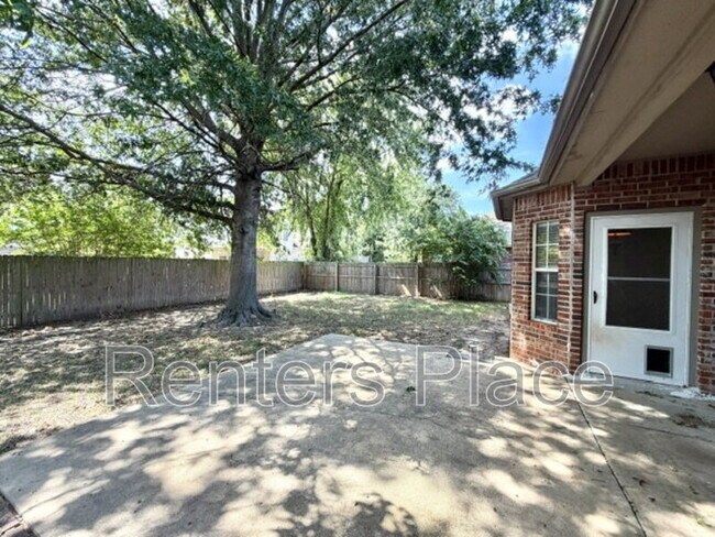 Building Photo - 204 N Magnolia Ct