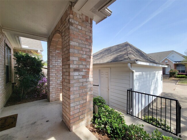 Building Photo - 12755 Mill Ridge Dr
