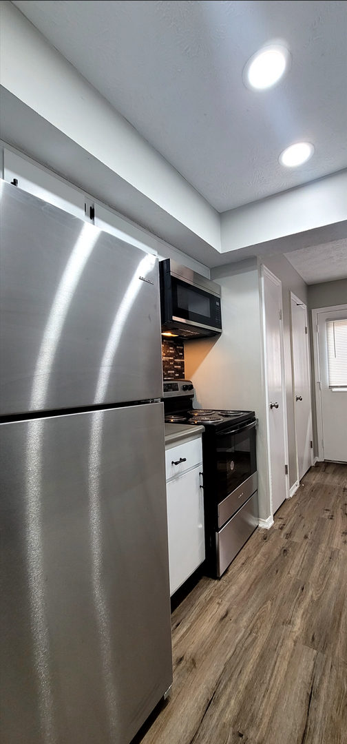 Building Photo - Beautiful 2 bedroom 1.5 bath Condo with at...