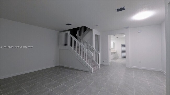 Building Photo - 2628 SE 28th Dr