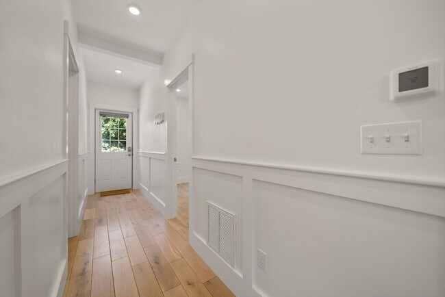Building Photo - 36 Trull St