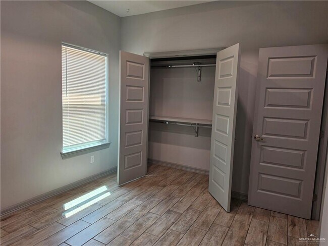 Building Photo - 20 Nightingale Ave