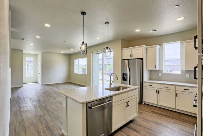 Building Photo - 4768 Champlain Dr