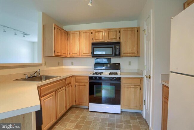 Building Photo - 136 Cardinal Ln