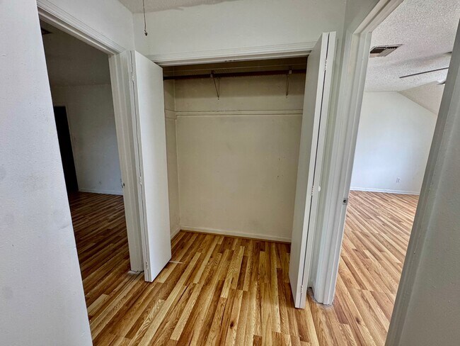 Building Photo - 127 E Pamela Dr