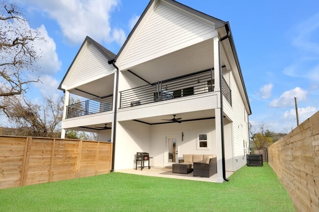 Building Photo - 6726 Dumble St