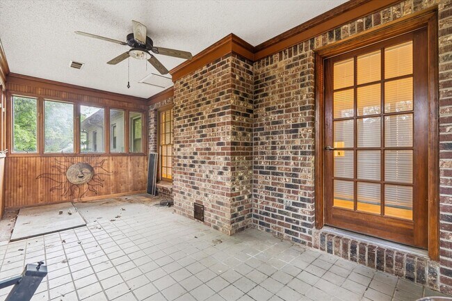 Building Photo - 4-BED, 2-BATH ALL-BRICK HOME NEAR JONESBORO COUNTRY CLUB!