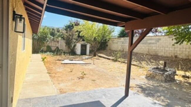 Building Photo - 633 Las Colinas St