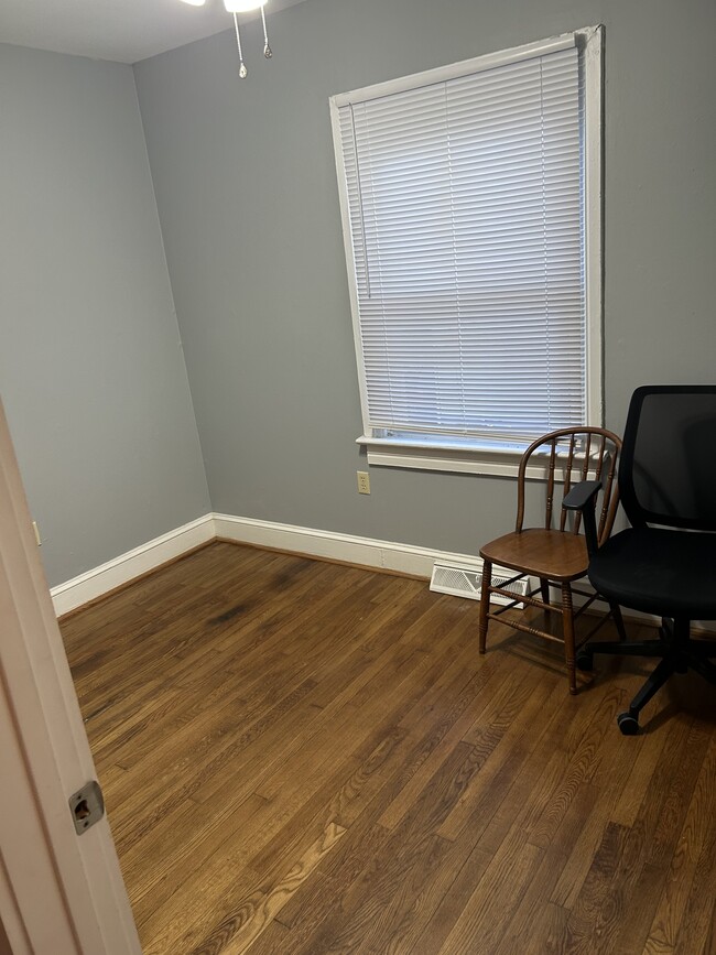 Building Photo - 1015 Noblin Ave