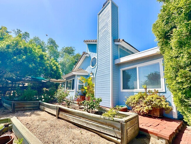 Building Photo - Beautiful Home, in Quiet Country Setting, Large, Private, Fenced Yard Space, with Landscaper Incl...
