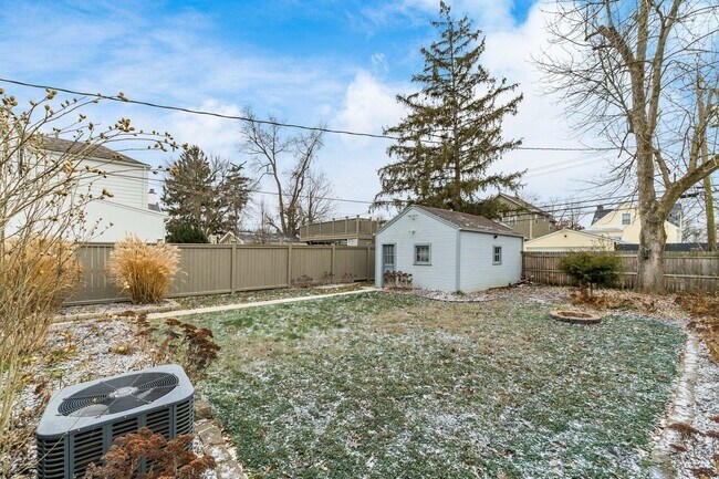 Building Photo - 683 S Roosevelt Ave