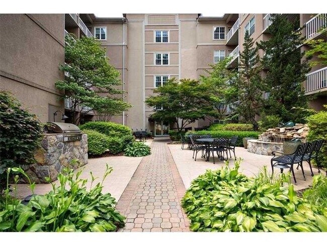 Building Photo - 1075 Peachtree Walk NE