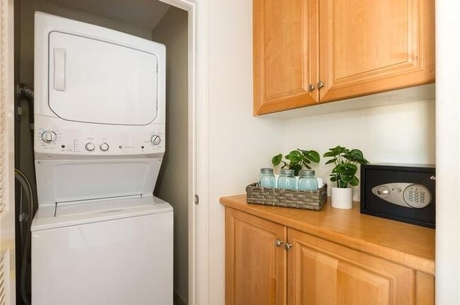 Building Photo - 21345 Hawthorne Blvd