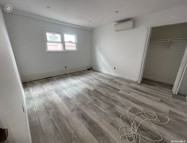 Building Photo - 623 E Park Ave