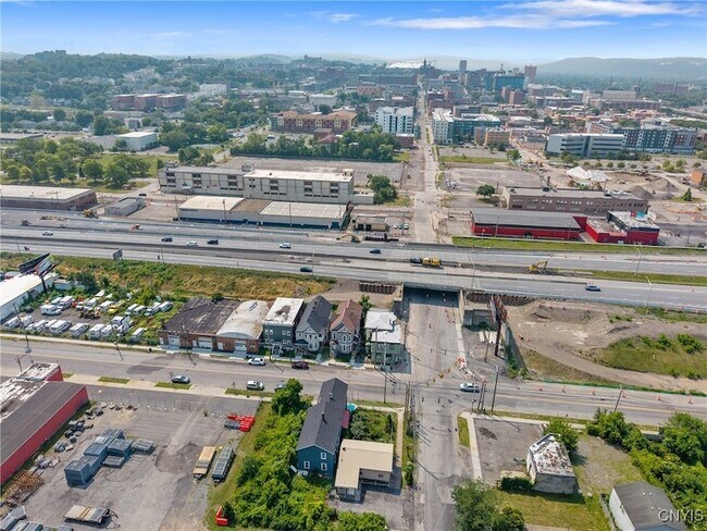 Building Photo - 600 Burnet Ave