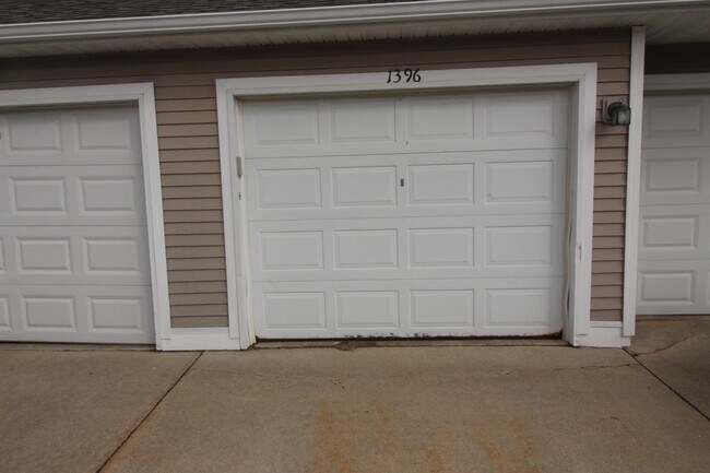 Building Photo - 1396 Heatherwood Ln