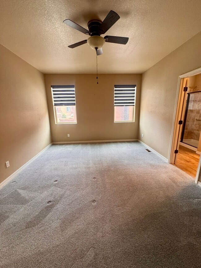 Building Photo - Gorgeous 4 Bedroom Townhome in Briargate
