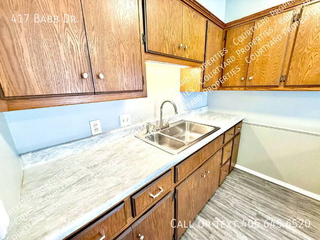 Building Photo - 417 Babb Dr