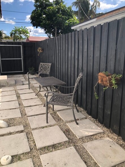 Patio - 6130 SW 12th St