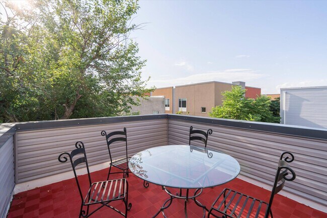 Building Photo - 1618 N Sydenham St