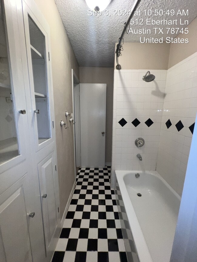 Building Photo - 512 Eberhart Ln
