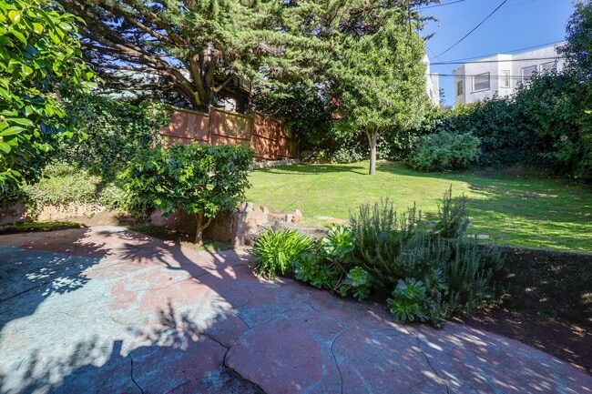 Building Photo - 3 Bed / 2 Bath charming home in upscale neighborhood near Glen Park. YouTube Tour!!