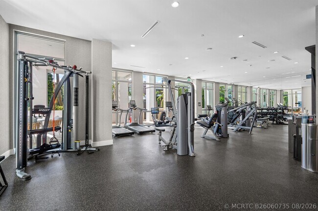 Building Photo - 485 E Royal Palm Rd