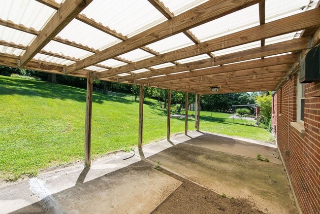 Building Photo - BRIDGETOWN- 3BEDROOM 1BATH W 1 CAR BUILT I...