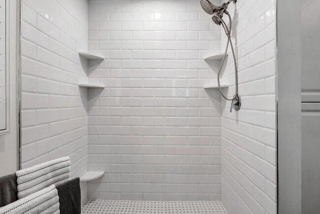 Building Photo - 2021 NW 3rd Ave