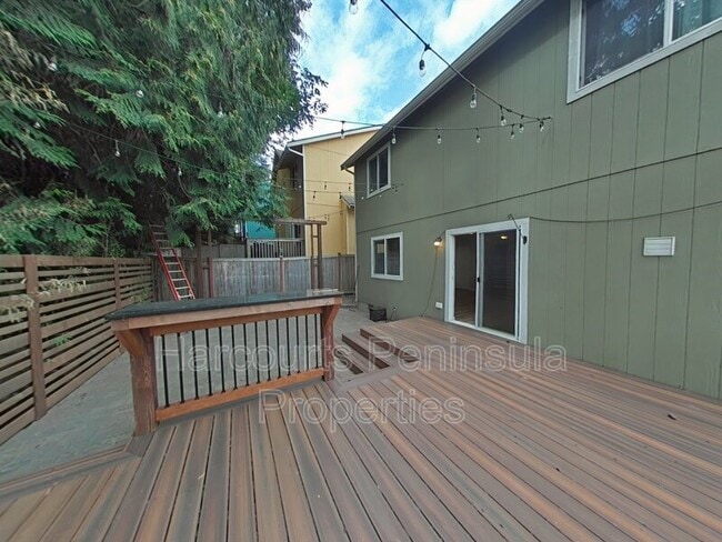 Building Photo - 6716 Takota Pl NE