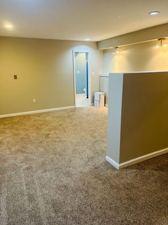 Building Photo - Spacious 3-Bedroom Home in Sought-After Be...