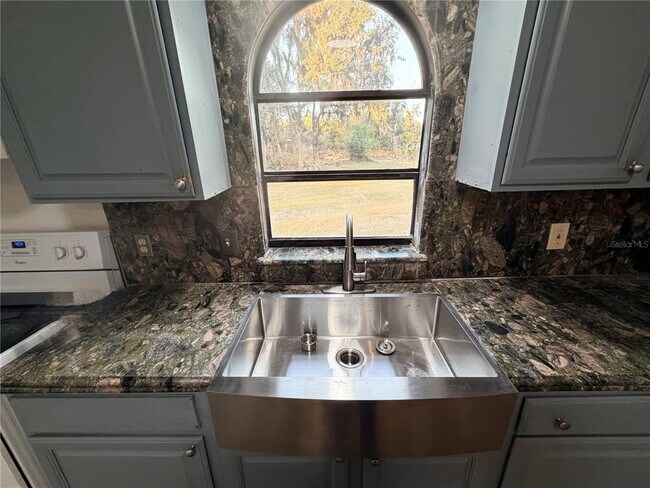 Building Photo - 5195 Countryside Ct