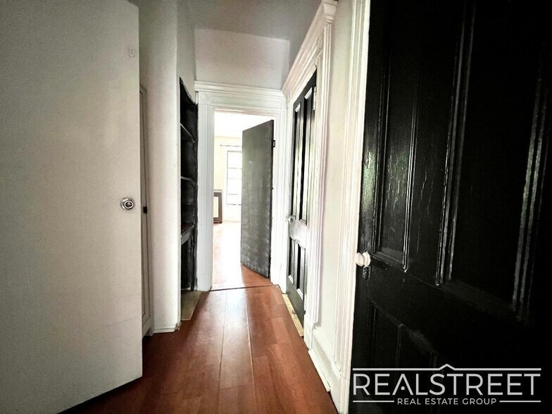 Building Photo - Charming 1 BED in Bed Stuy Brownstone!