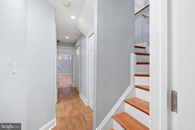 Building Photo - 2339 Catharine St