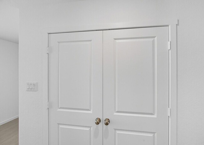 Building Photo - New Braunfels Serene Country View