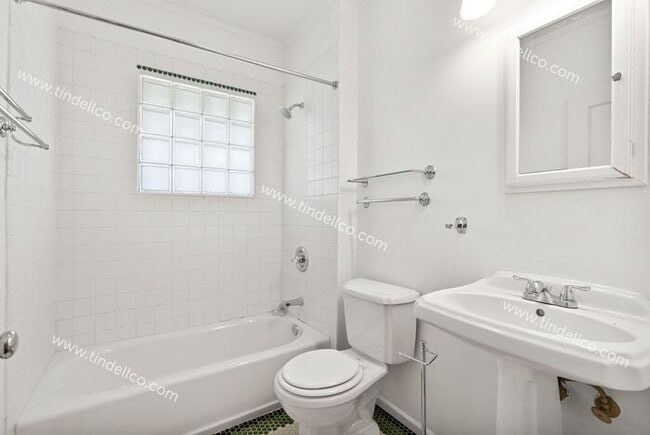 Building Photo - 4 Bedroom Bungalow Inner Northeast Portlan...