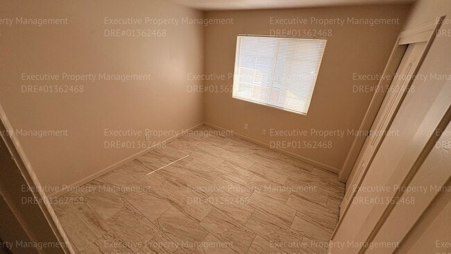 Building Photo - 3 bedroom/ 2 bathroom apartment