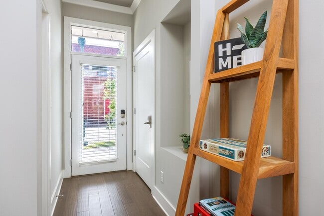 Building Photo - Fully furnished 1 bedroom!