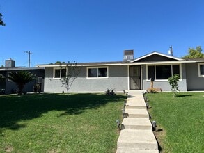 Building Photo - House Near Panorama with Pool