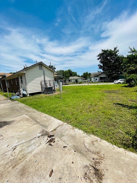 Building Photo - 6950 Avenue L